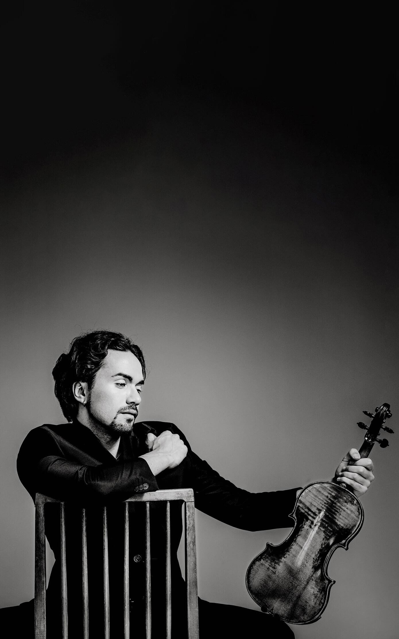 Giuseppe Gibboni with his violin