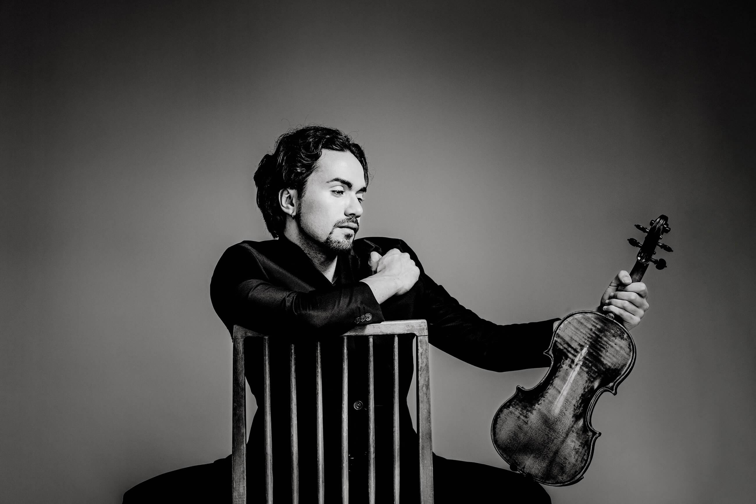 Giuseppe Gibboni with his violin